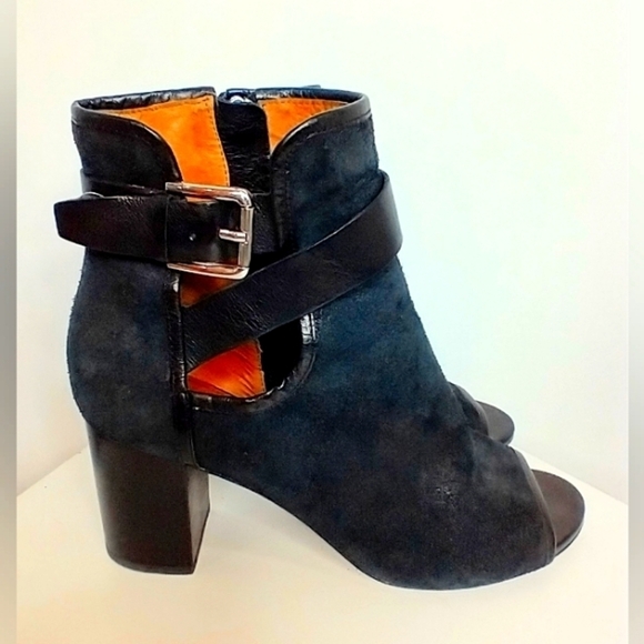 DONALD PILNER BLACK SUEDE BOOTIES - Picture 1 of 6